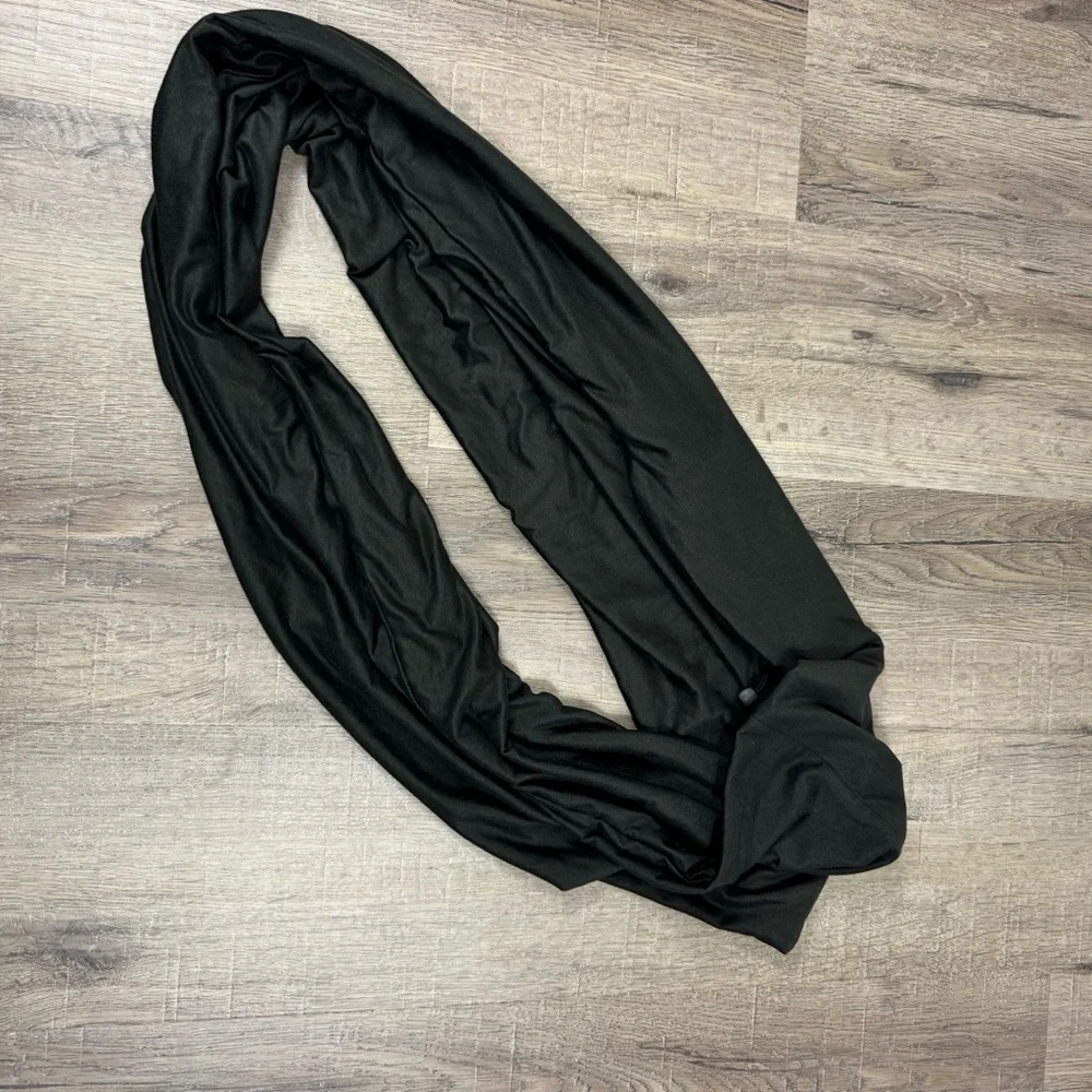 Beyond Yoga Infinity Scarf Hidden Pocket Classic Black Athleisure Layering